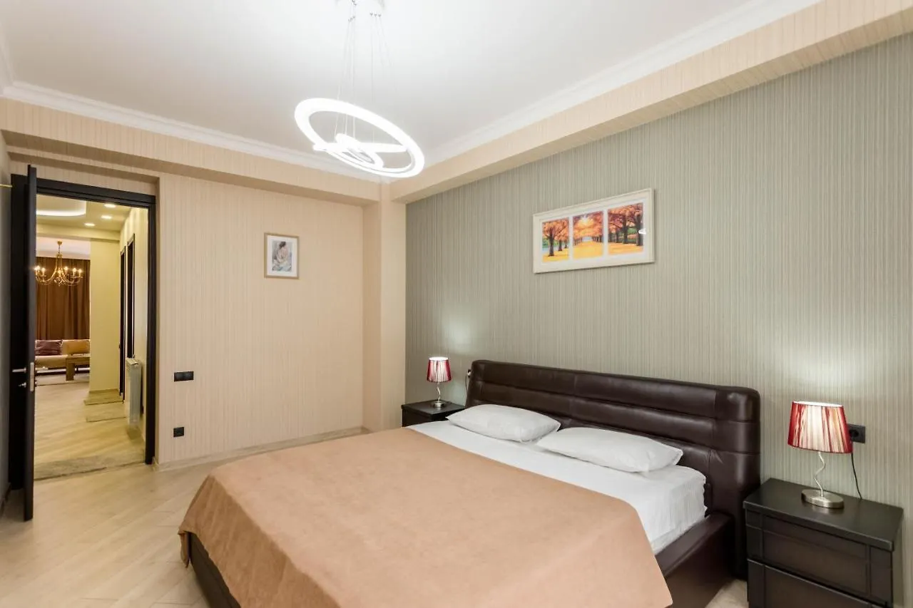Luxury Apartment For Families Or Group Of Visitors In City Center Tbilisi