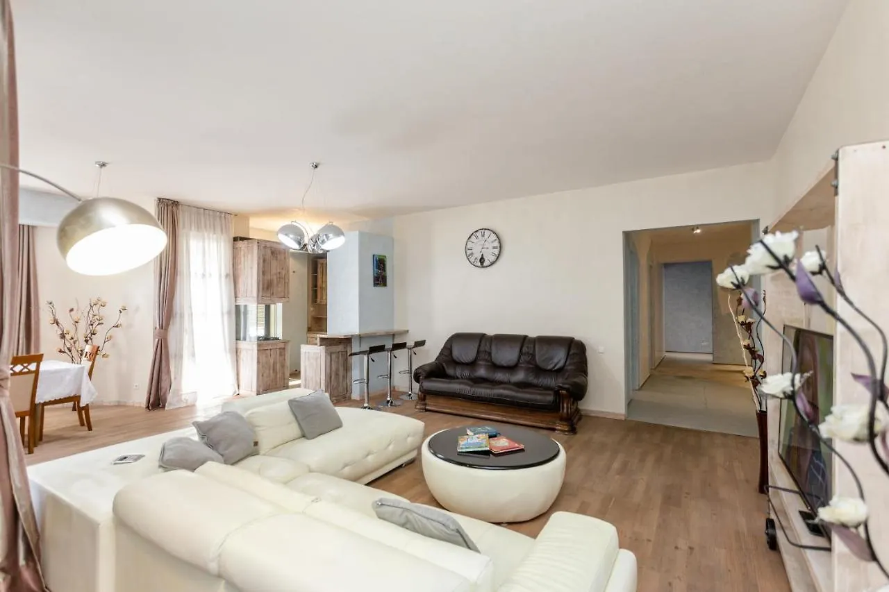 Luxury Apartment For Families Or Group Of Visitors In City Center Tbilisi