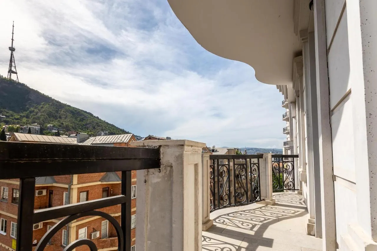 Luxury Apartment For Families Or Group Of Visitors In City Center Tbilisi